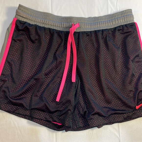 Nike Women’s Running Shorts Bundle of 2 Size Medium Dri-fit Black and Pink Lined - Picture 2 of 11